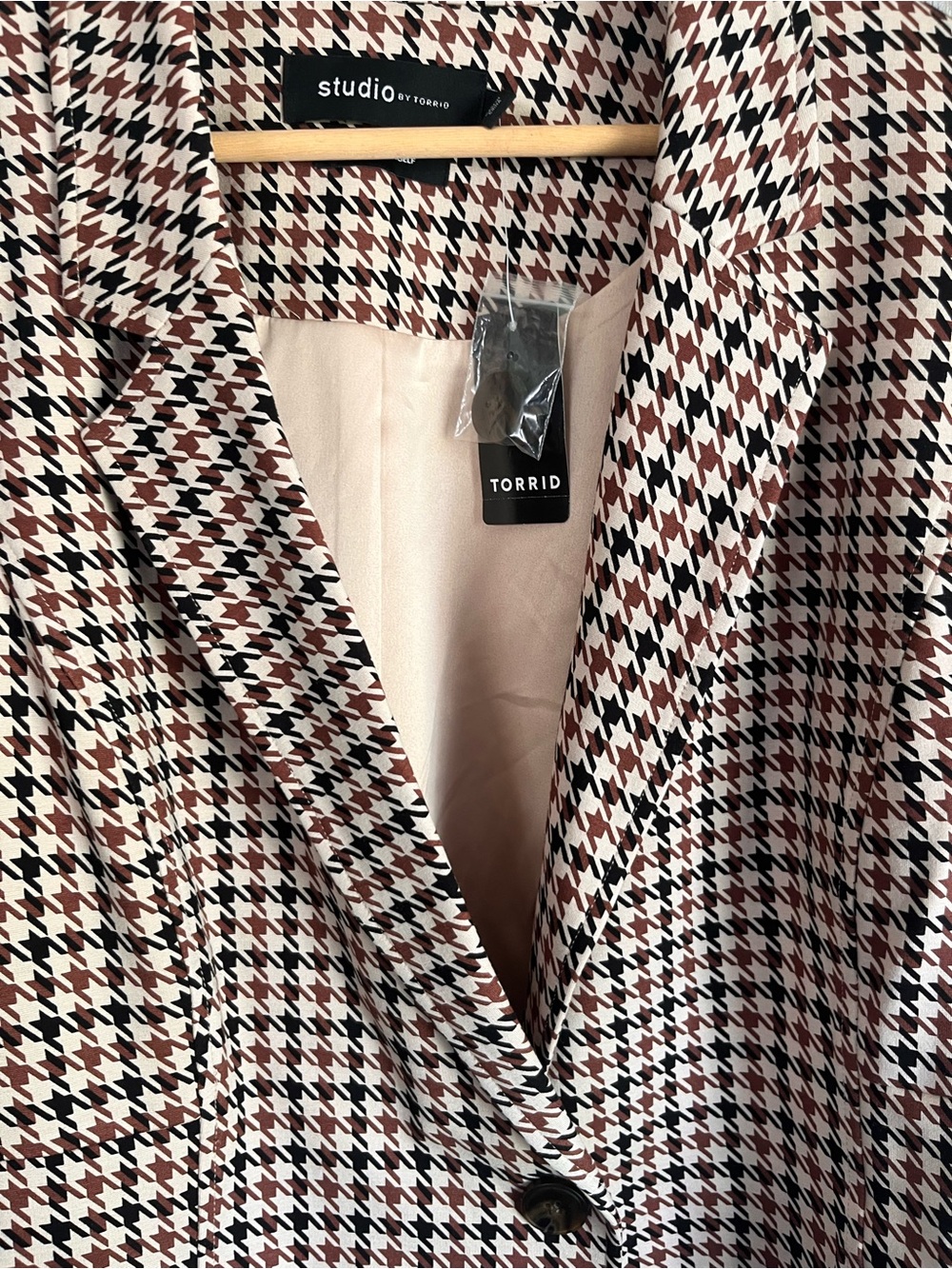 NWT Studio by Torrid Houndstooth Ponte Tailored Blazer Size 2 18/20 - Picture 6 of 7